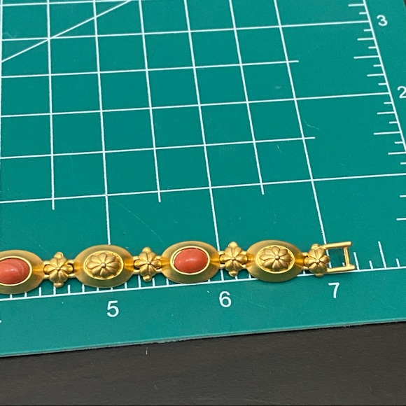 Vintage MONET Signed Coral Orange Cabochon Gold-tone Link Bracelet - Picture 8 of 12